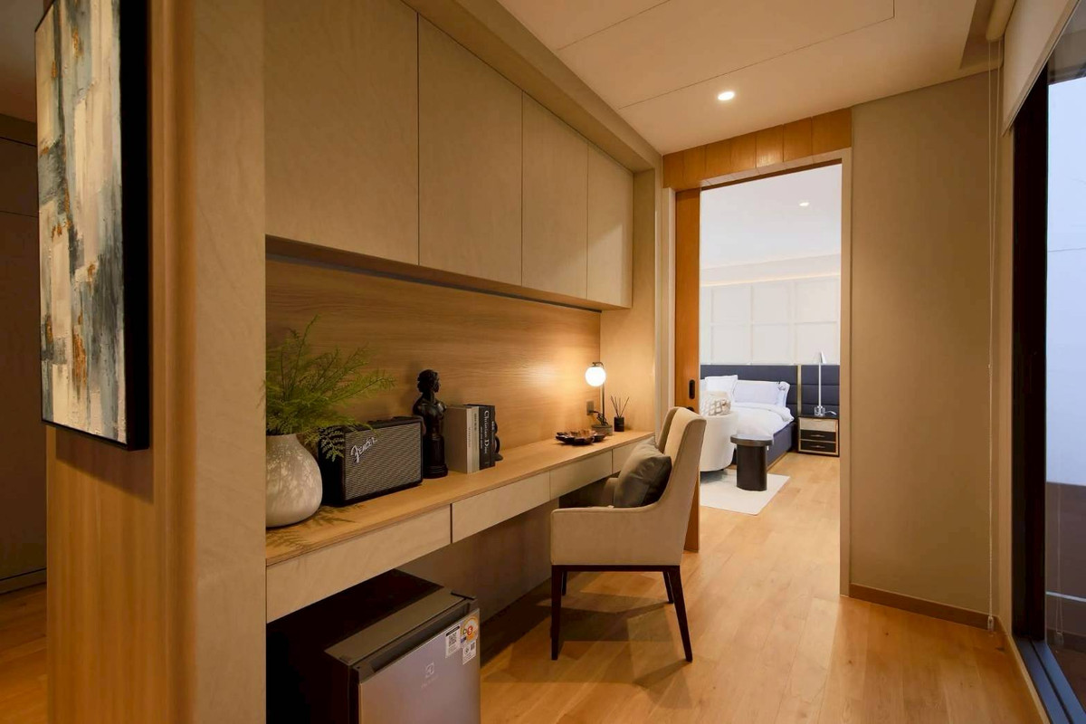 For RentHousePattanakan, Srinakarin : The Urban Reserve – Super Luxury 3-Storey Pool Villa in Krungthep Kreetha Area Please call: 062-496-6454