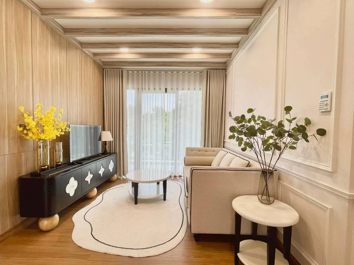 ให้เช่าบ้านบางนา แบริ่ง ลาซาล : บ้านเดี่ยวหรู Centro Bangna แปลงหน้าสวน ใกล้คลับเฮาส์ ทำเลศักยภาพบางนา Please call: 062-496-6454