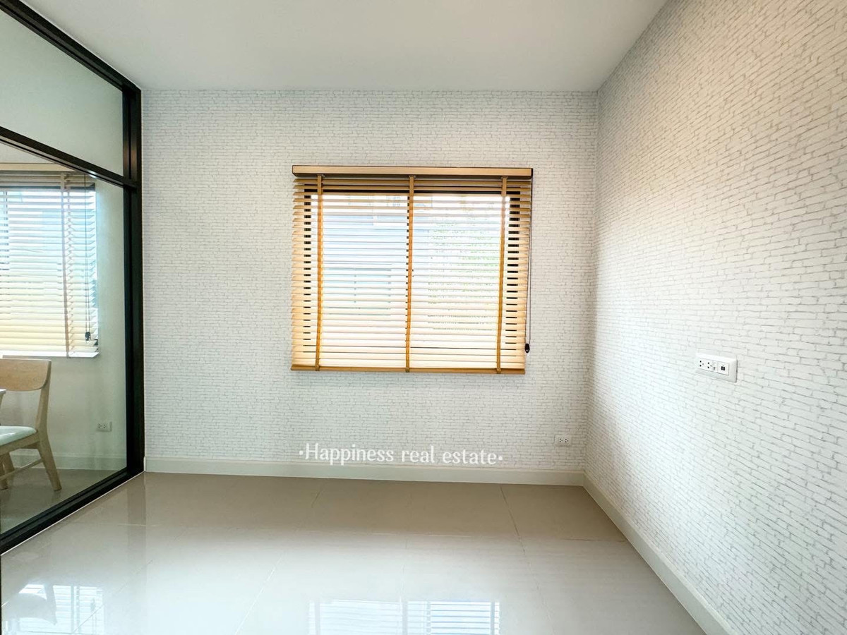 For SaleHouseChaengwatana, Muangthong : 💕 Beautiful house with furniture At a price of less than 5MB. 🫶 ✨🏡 Semi-detached house, detached house style. Near SISB International School, Nonthaburi