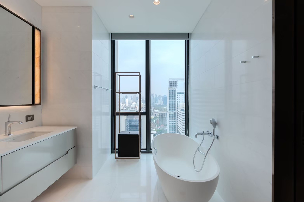 คอนโดวิทยุ ชิดลม หลังสวน : Sindhorn Kempinski 140sqm. 2XFl 2bed 2.5bath Sell: 49,000,000 Rent: 300,000/mth. Am: 0656199198