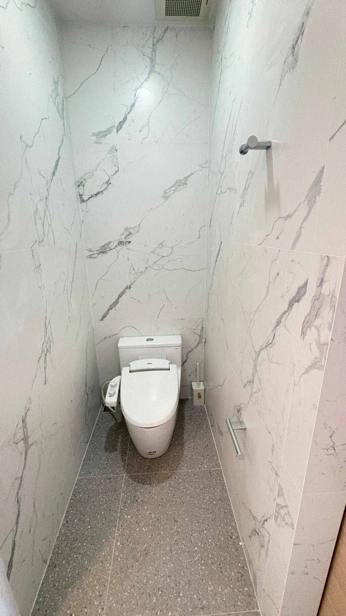 For RentCondoSukhumvit, Asoke, Thonglor : Park 24 Condo, convenient travel, close to BTS, there is a shuttle, beautiful room, fully furnished, ready to move in!!