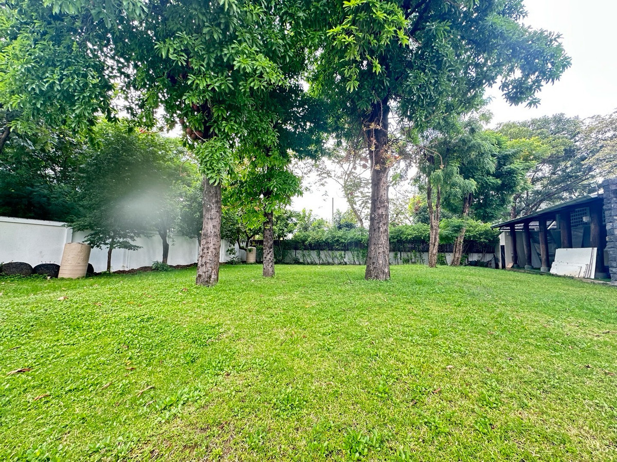 For RentOfficeKaset Nawamin,Ladplakao : Land size 300 square wah, good location with a single story building that can be used as a residence or office. Nuanchan 56, Ramintra and Nawamin, can enter and exit in many ways. The environment is school, office, office.