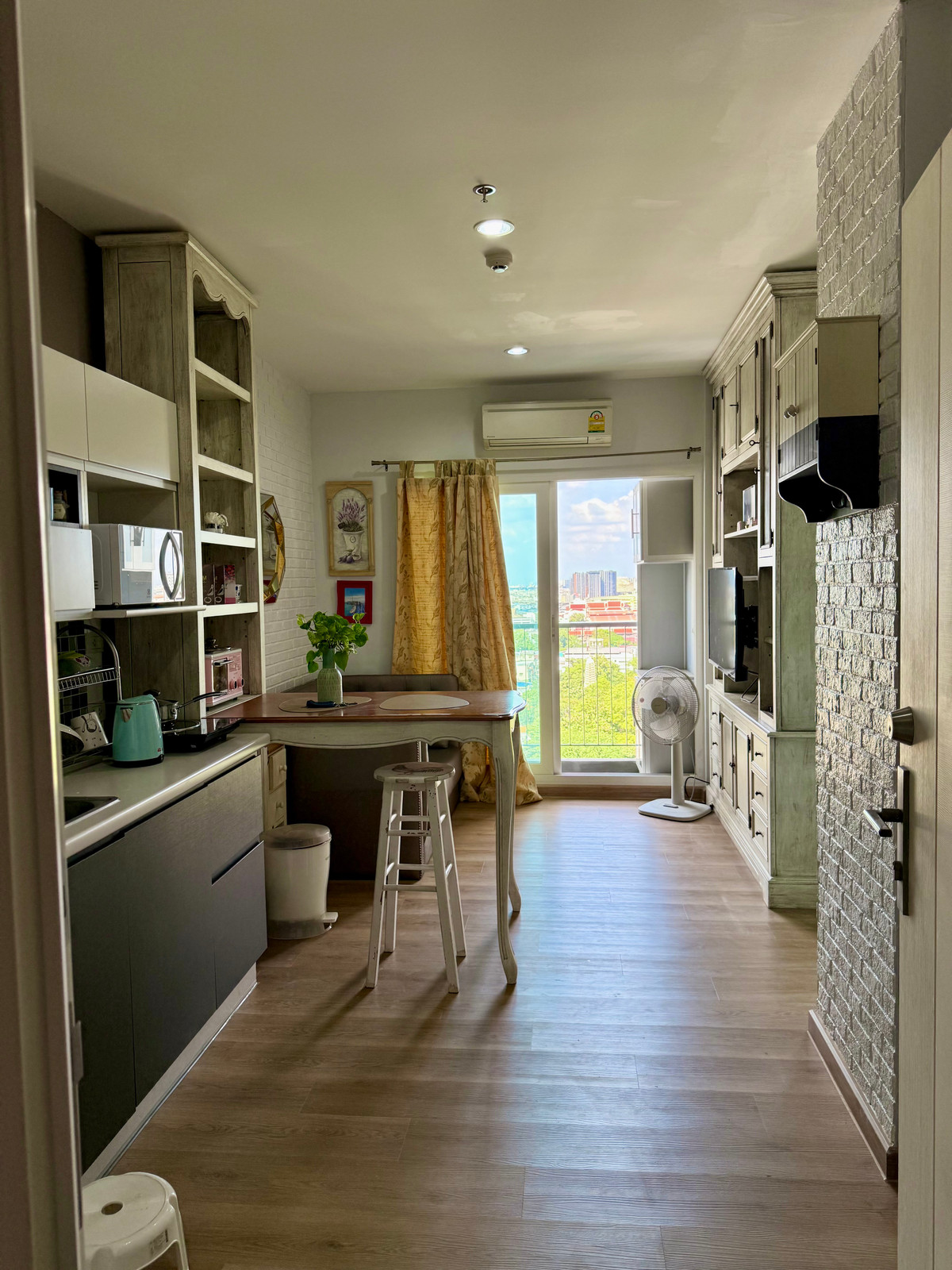 ขายคอนโดท่าพระ ตลาดพลู วุฒากาศ : คอนโด The Key BTS วุฒากาศ! ห้องสวยครบ พร้อมอยู่ วิวพระมหาเจดีย์วัดปากน้ำ ทำเลเข้าเมืองสาทรสะดวก ใกล้ห้าง เดินทางง่าย ส่วนกลางดี ราคาจับต้องได้ ต่ำกว่า 3 ล้าน หาแบบนี้ยากมาก