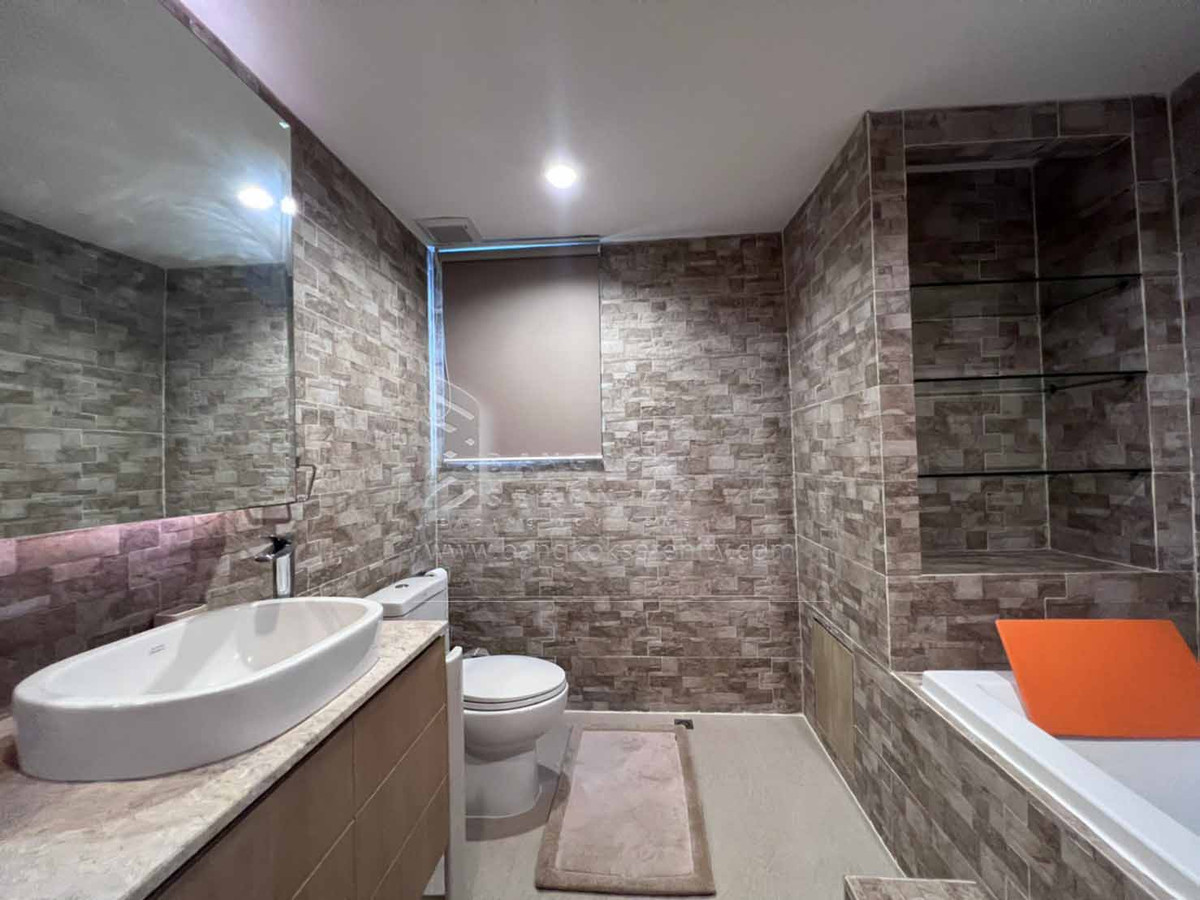 For RentHousePattanakan, Srinakarin : House for rent at Panya Pattanakarn