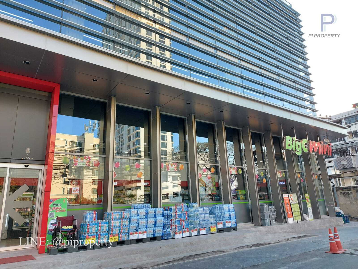 For RentCondoSukhumvit, Asoke, Thonglor : Fully furnished 2 Bedrooms units for rent in Quintara Treehaus Sukhumvit 42. Swimming pool view unit. Walkable to BTS Ekkamai.