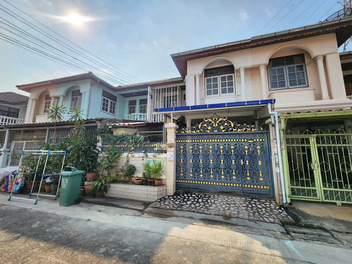 ขายทาวน์โฮมรัชดา ห้วยขวาง : 🏡 บ้านวัยเก๋า…คลาสสิก แข็งแรง ใจกลาง RATCHADA 18 Rare Item ที่หาแทบไม่ได้ในย่านห้วยขวาง