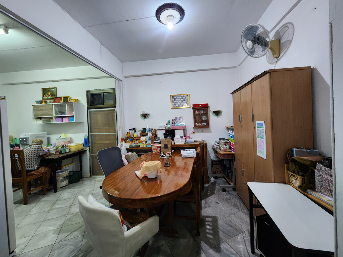 ขายทาวน์โฮมรัชดา ห้วยขวาง : 🏡 บ้านวัยเก๋า…คลาสสิก แข็งแรง ใจกลาง RATCHADA 18 Rare Item ที่หาแทบไม่ได้ในย่านห้วยขวาง