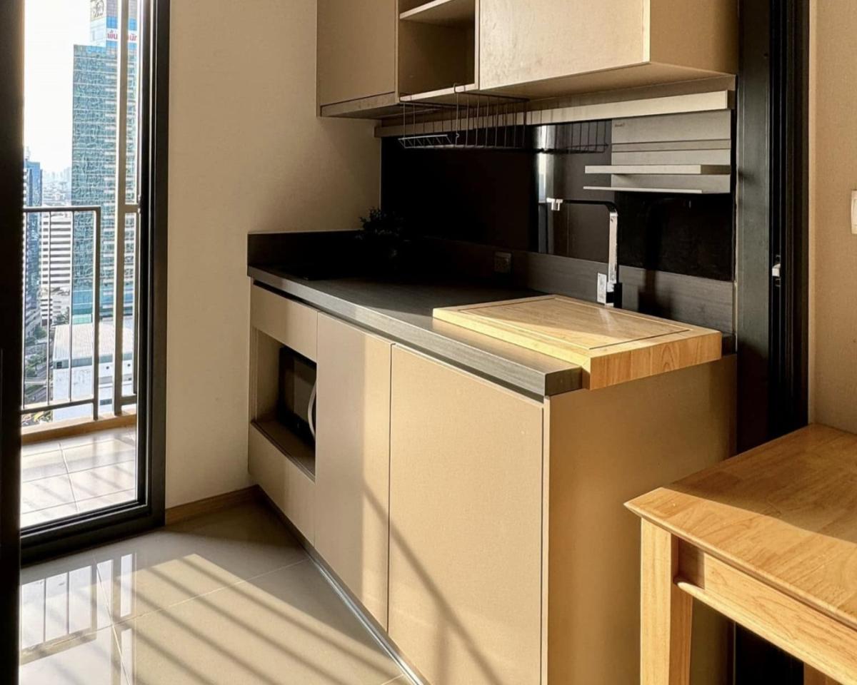 For SaleCondoSukhumvit, Asoke, Thonglor : 🔥Urgent Sale!🔥 OKA HAUS Sukhumvit 36, near BTS Thonglor station. Fully furnished and ready to move in.