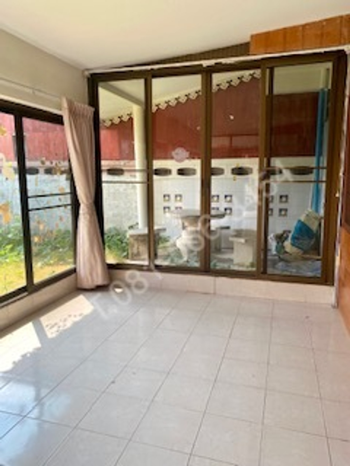 ขายบ้านเสรีไทย-นิด้า : ขายบ้านเดี่ยว 2 ชั้น 50 ตรว. หมู่บ้านสหกรณ์ เสรีไทย 57 รีโนเวทเรียบร้อย บรรยากาศสงบเงียบ สำหรับบ้านอาศัย หรือ โฮมออฟฟิศ มี รปภ และ CCTV สวน สระว่ายน้ำ มี 4 ห้องนอน  2 ห้องโถง  3 ห้องน้ำ