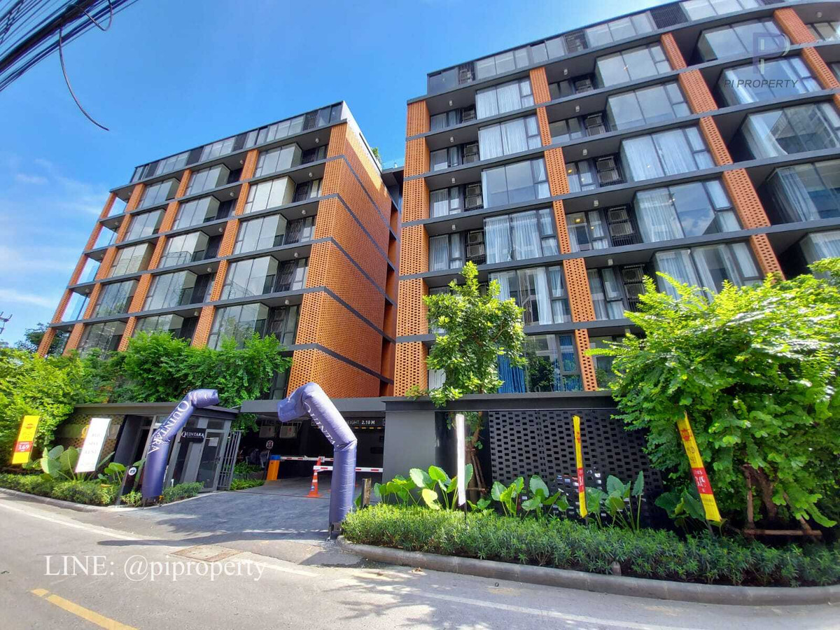 For RentCondoSukhumvit, Asoke, Thonglor : Fully furnished 2 Bedrooms units for rent in Quintara Treehaus Sukhumvit 42. Swimming pool view unit. Walkable to BTS Ekkamai.