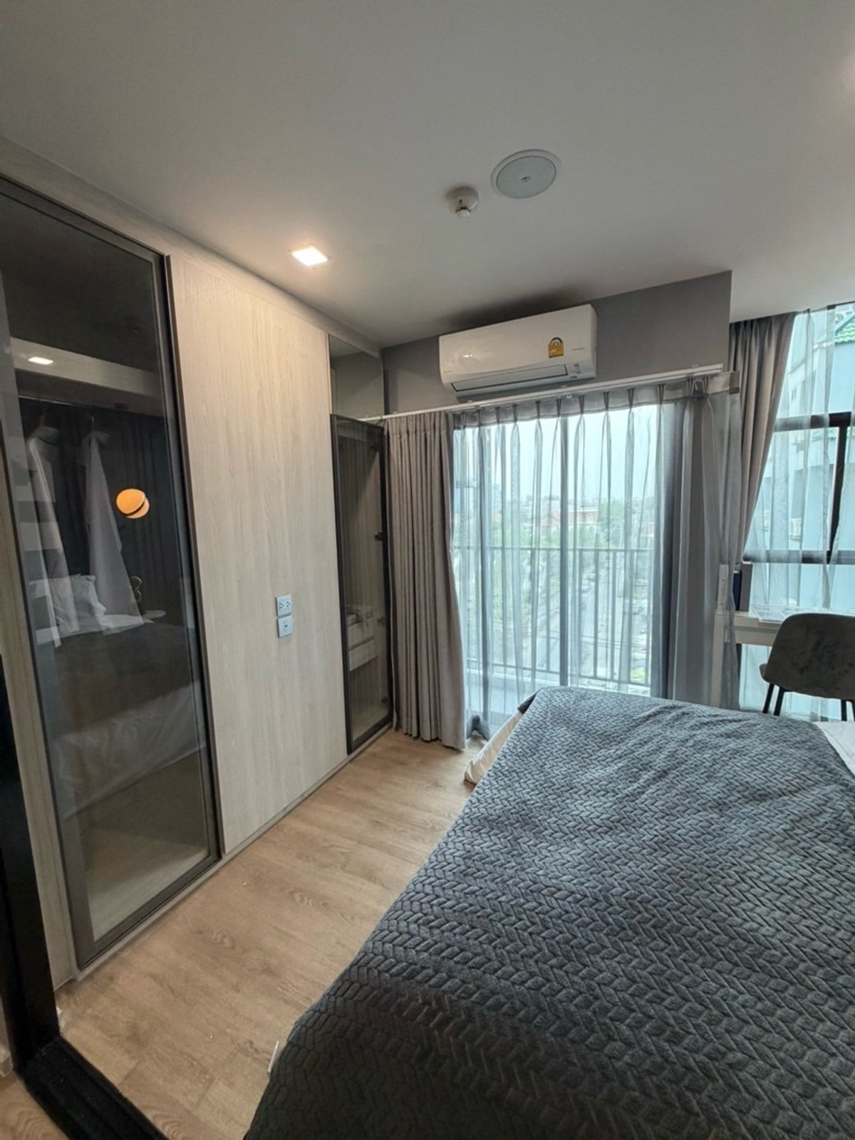 ขายคอนโดรัชดา ห้วยขวาง : IVORY รัชดา 32 Studio 24 ตร.ม.เฟอร์ครบ แต่งพร้อมเข้าอยู่ราคาเพียง 2.75 ลบ.Phat: 064-642-8664Nui: 094-624-2014