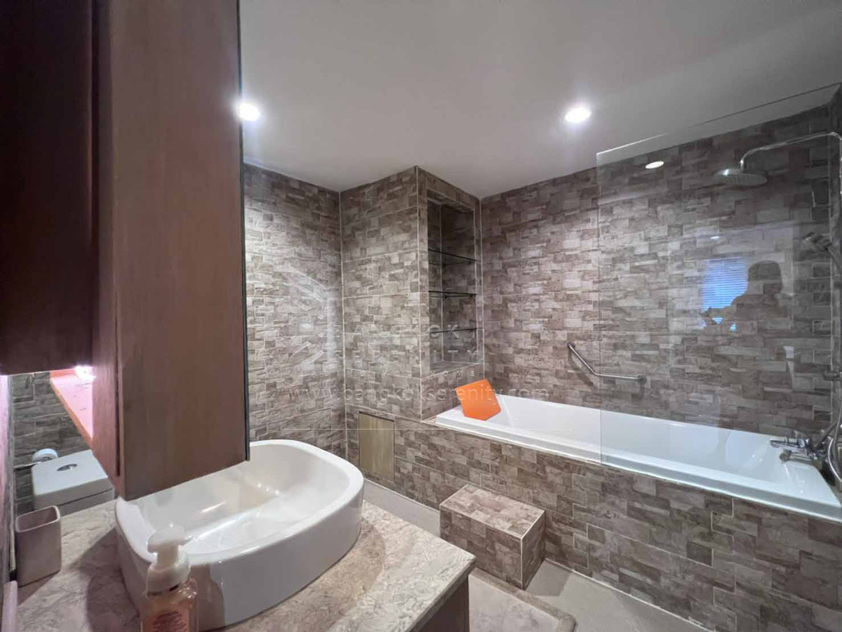 For RentHousePattanakan, Srinakarin : House for rent at Panya Pattanakarn