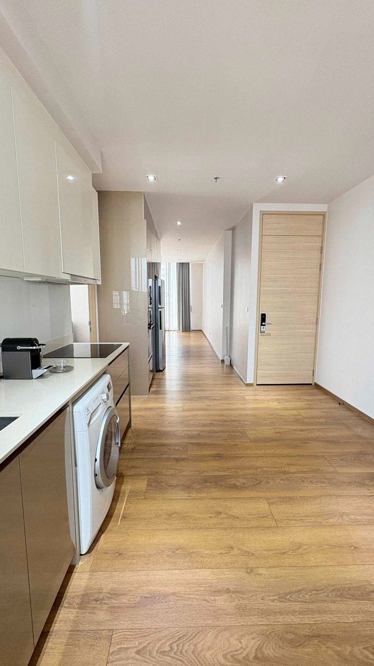 For RentCondoSukhumvit, Asoke, Thonglor : Park 24 Condo, convenient travel, close to BTS, there is a shuttle, beautiful room, fully furnished, ready to move in!!