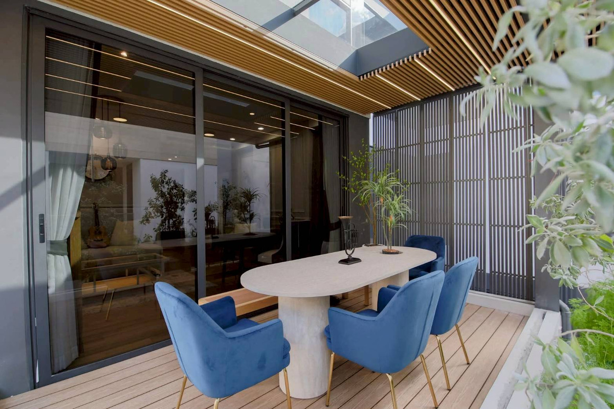 For RentHousePattanakan, Srinakarin : The Urban Reserve – Super Luxury 3-Storey Pool Villa in Krungthep Kreetha Area Please call: 062-496-6454