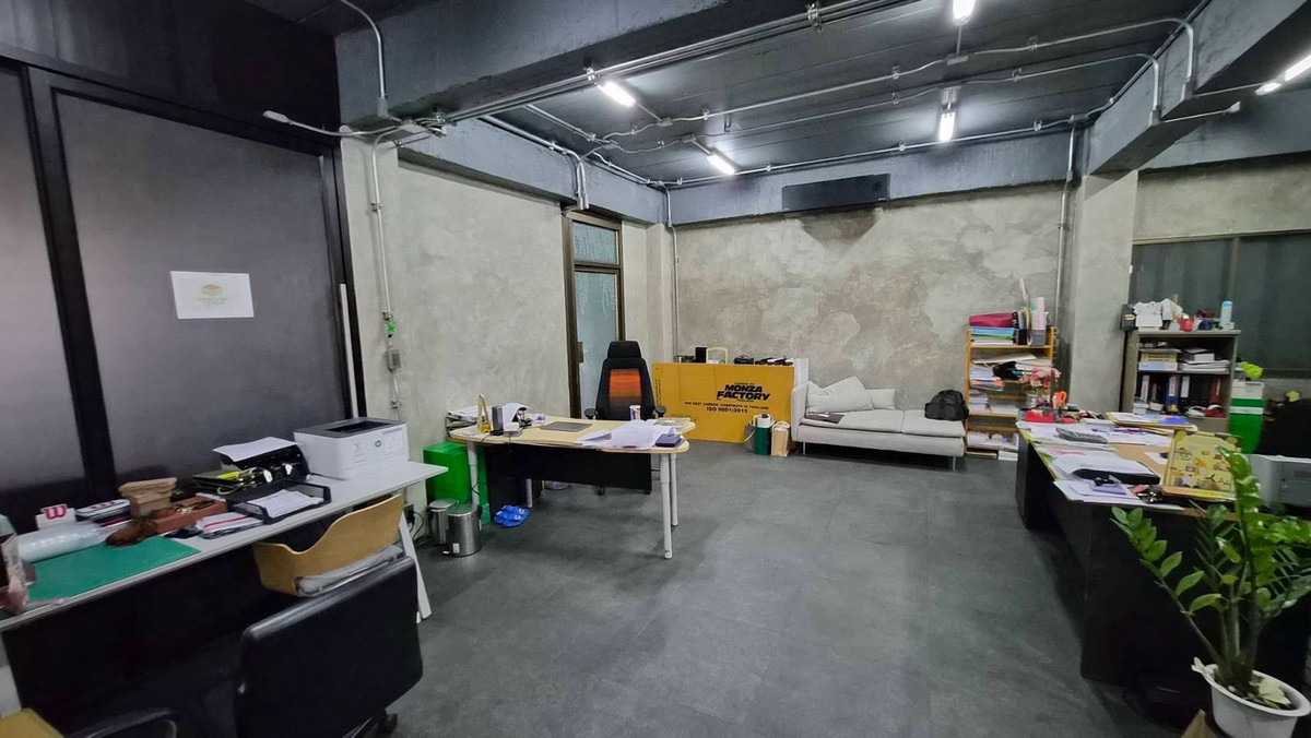 For SaleFactoryYothinpattana,CDC : Factory for sale with factory license 4, location along Ramindra Expressway • Lat Phrao 87 on 4 rai 1 ngan of land, usable area 5,750 square meters, you cant find a location like this anywhere else 📲 093-785-8898