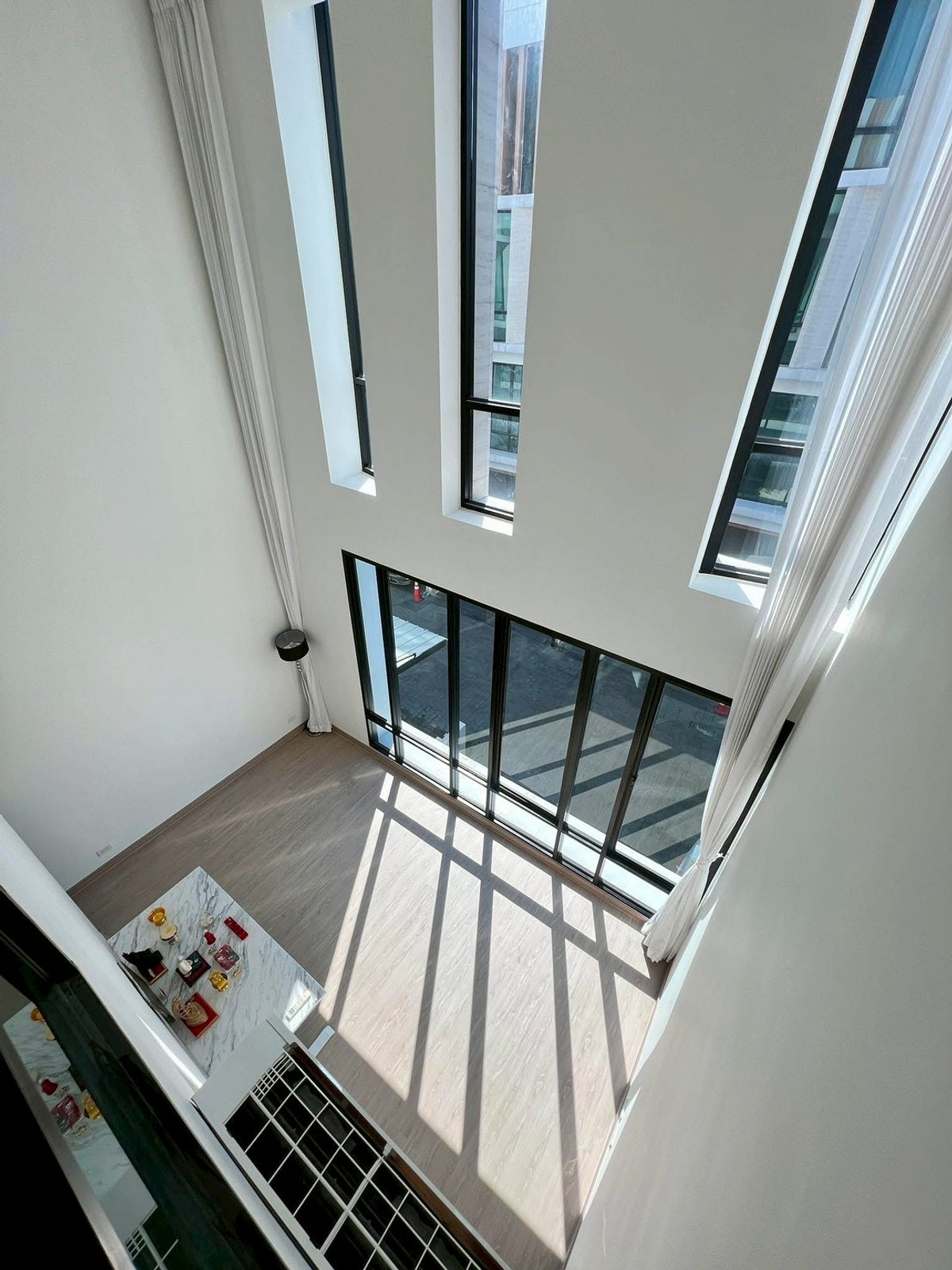 ทาวน์โฮมรัชดา ห้วยขวาง : ✨[ Sell & Rent] THE AUTHOR Ratchada 32 ✨ ห้องนั่งเล่น Double Volume สูง 6.5 เมตร ทำเลใจกลางเมือง 