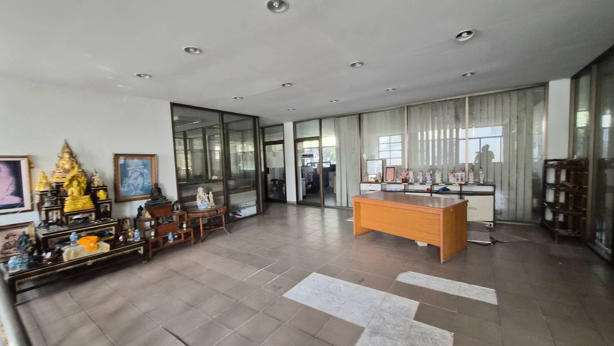 For SaleFactoryYothinpattana,CDC : Factory for sale with factory license 4, location along Ramindra Expressway • Lat Phrao 87 on 4 rai 1 ngan of land, usable area 5,750 square meters, you cant find a location like this anywhere else 📲 093-785-8898