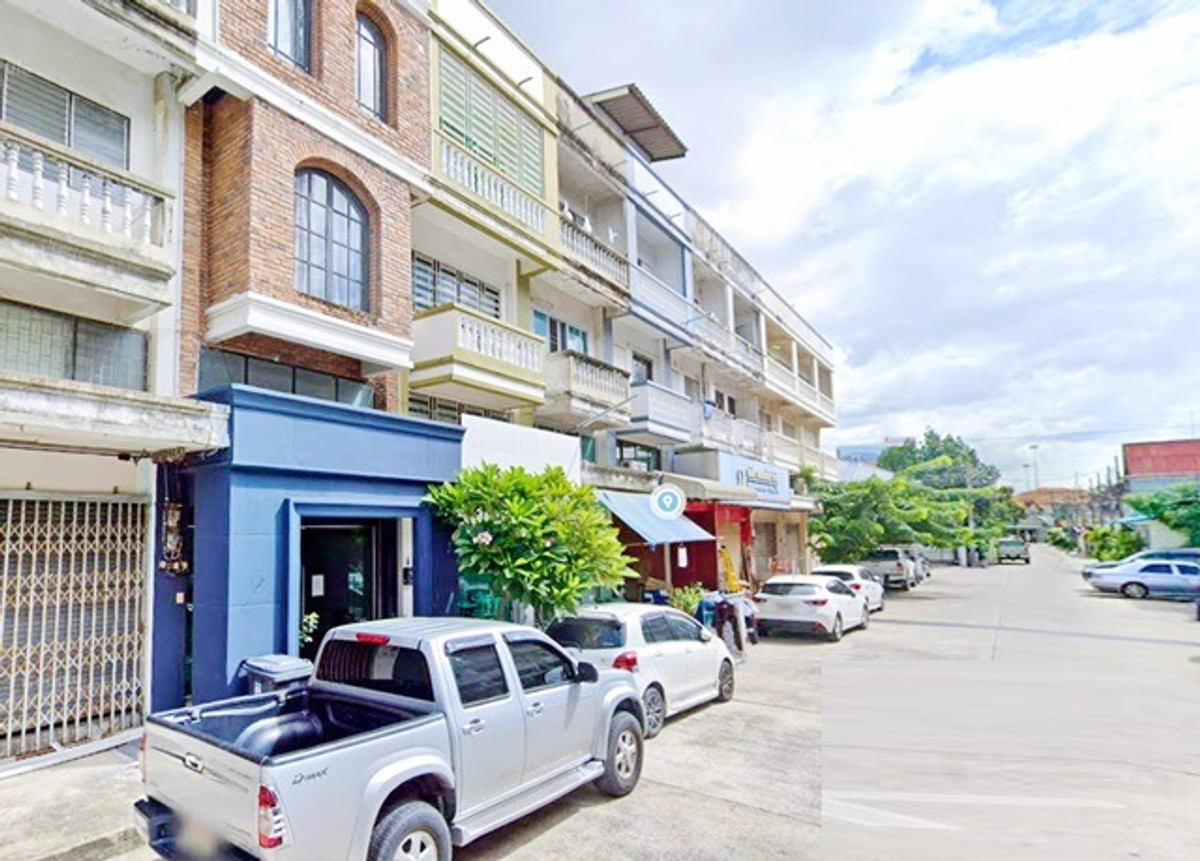 For RentShop HouseKaset Nawamin,Ladplakao : on Ekkamai Ramintra expressway Next to TawanDaeng German Brewery. Commercial building for rent 3-4be