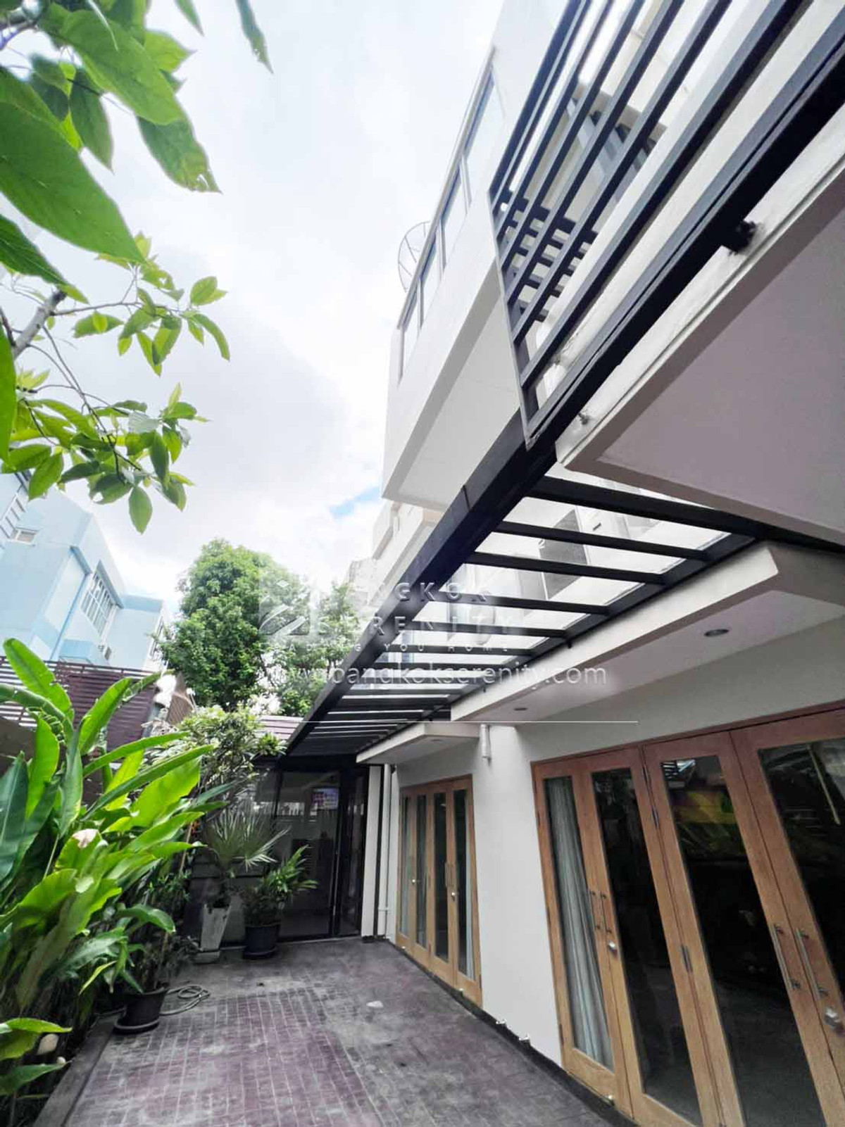 For RentHousePattanakan, Srinakarin : House for rent at Panya Pattanakarn