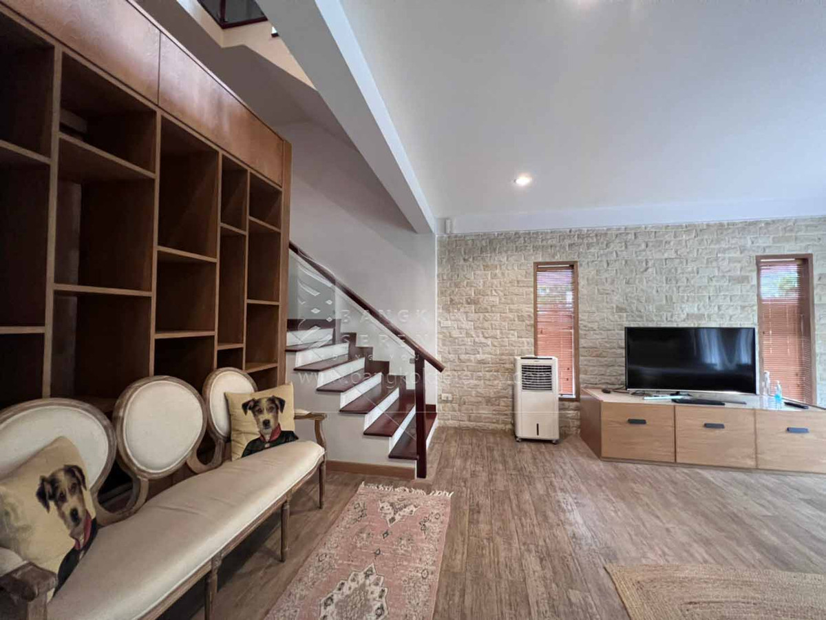 For RentHousePattanakan, Srinakarin : House for rent at Panya Pattanakarn