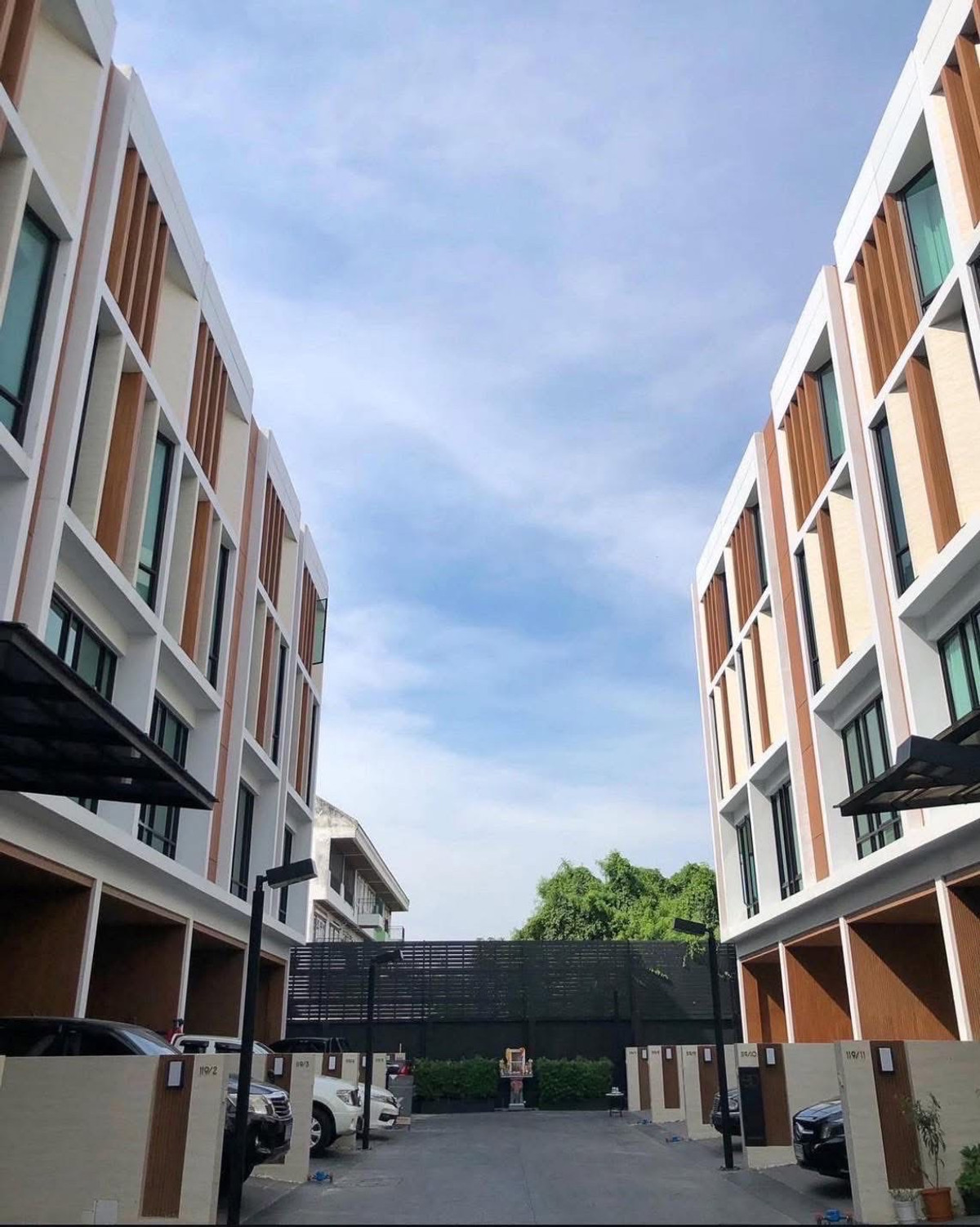 ทาวน์โฮมรัชดา ห้วยขวาง : ✨[ Sell & Rent] THE AUTHOR Ratchada 32 ✨ ห้องนั่งเล่น Double Volume สูง 6.5 เมตร ทำเลใจกลางเมือง 