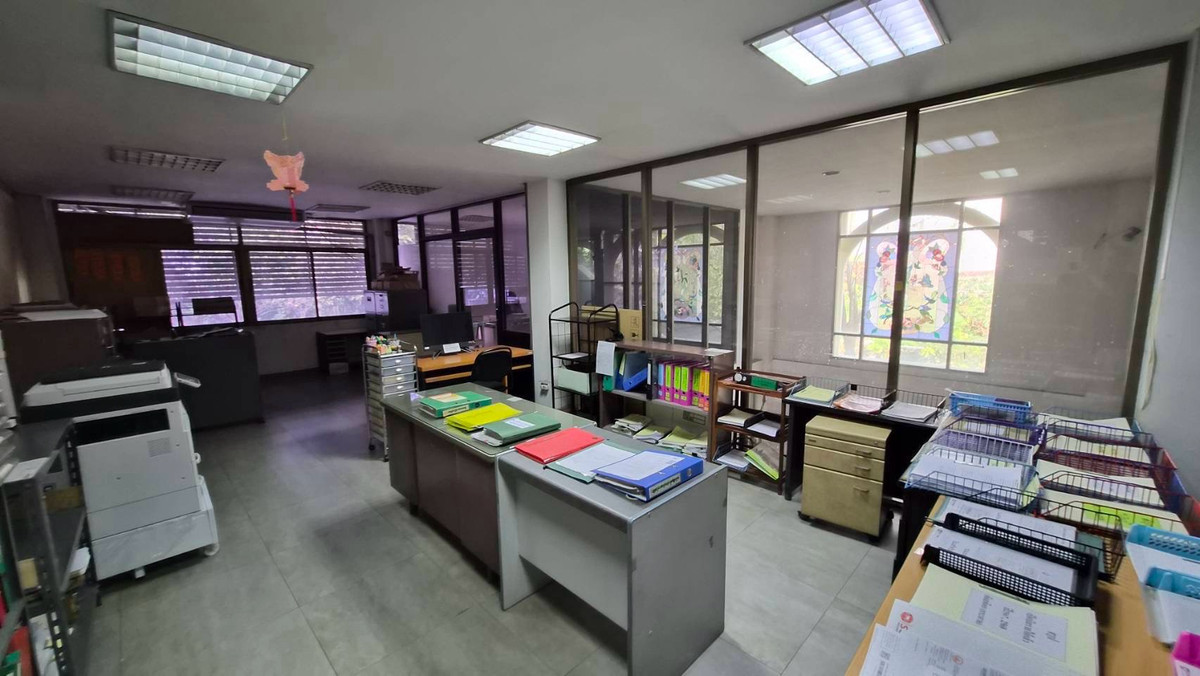 For SaleFactoryYothinpattana,CDC : Factory for sale with factory license 4, location along Ramindra Expressway • Lat Phrao 87 on 4 rai 1 ngan of land, usable area 5,750 square meters, you cant find a location like this anywhere else 📲 093-785-8898