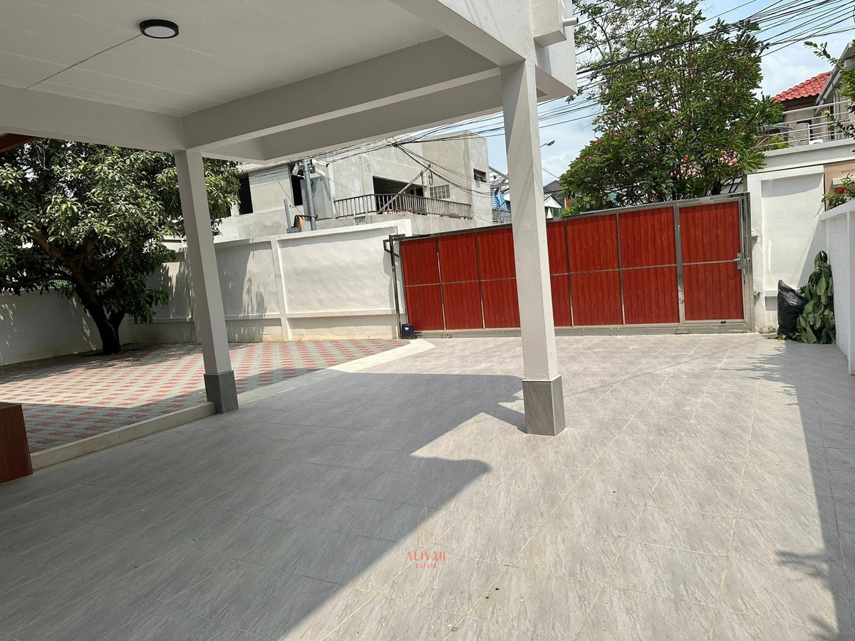 For RentHouseOnnut, Udomsuk : RH011926 For rent, 2-story detached house, 4 bedrooms, Sukhumvit 101/1 area.