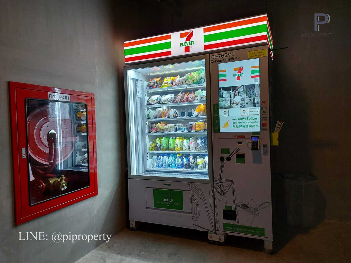 For RentCondoSukhumvit, Asoke, Thonglor : Fully furnished 2 Bedrooms units for rent in Quintara Treehaus Sukhumvit 42. Swimming pool view unit. Walkable to BTS Ekkamai.