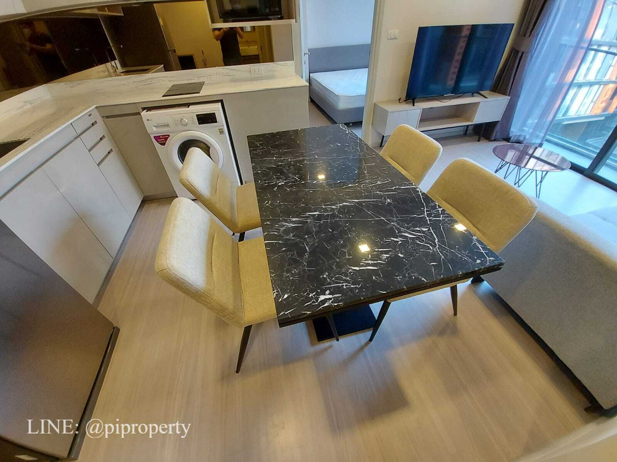 For RentCondoSukhumvit, Asoke, Thonglor : Fully furnished 2 Bedrooms units for rent in Quintara Treehaus Sukhumvit 42. Swimming pool view unit. Walkable to BTS Ekkamai.