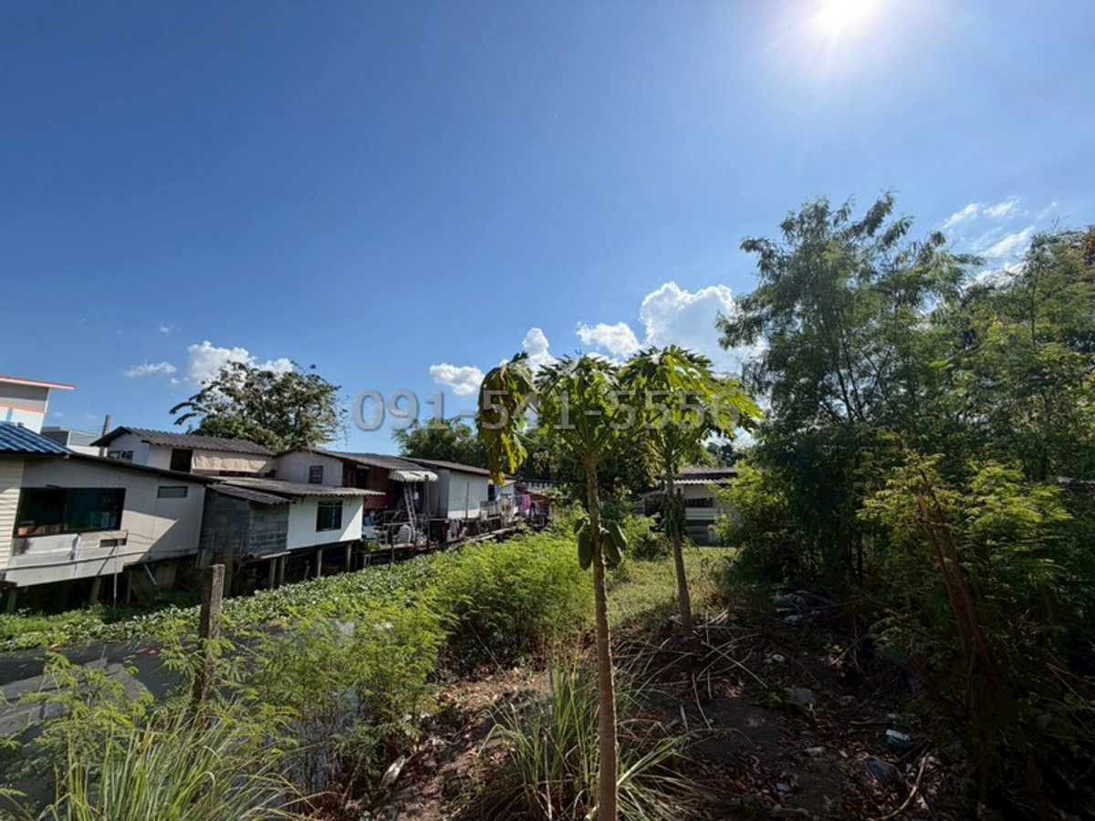 For SaleLandYothinpattana,CDC : Empty land for sale Soi Phraya Suren 16, intersection 1-6, good location, land size 123 sq m, beautiful plot, can use the space fully.