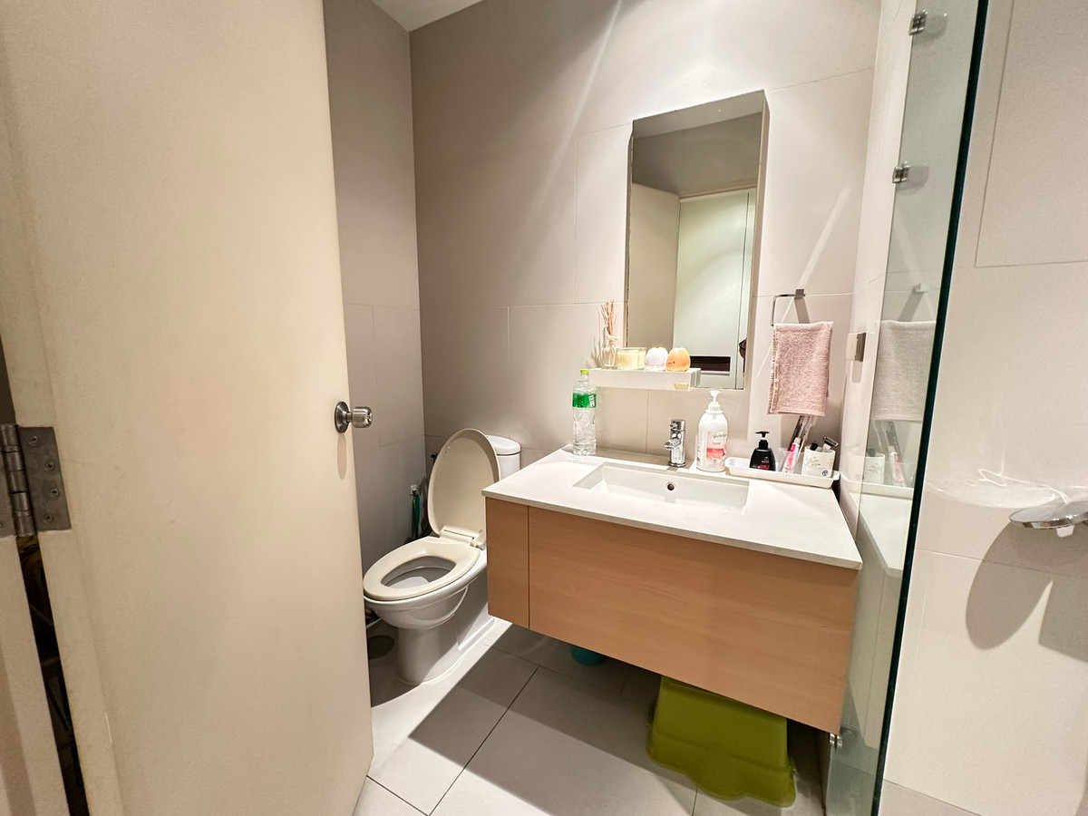 ขายคอนโดราชเทวี พญาไท : ขานด่วน! ห้อสวยมาก เจ้าของอยากขาย ห้องหายาก ฝั่งตะวันออก หันหลังให้ถนนไม่ได้ยินเสียงแน่นอน เพราะเงียบสงบมากๆๆๆ ค่ะ ห้องนี้เจ้าของแต่งอยู่เอง เป็นล้าน! สนใจติดต่อ 0876358339 K.นาง