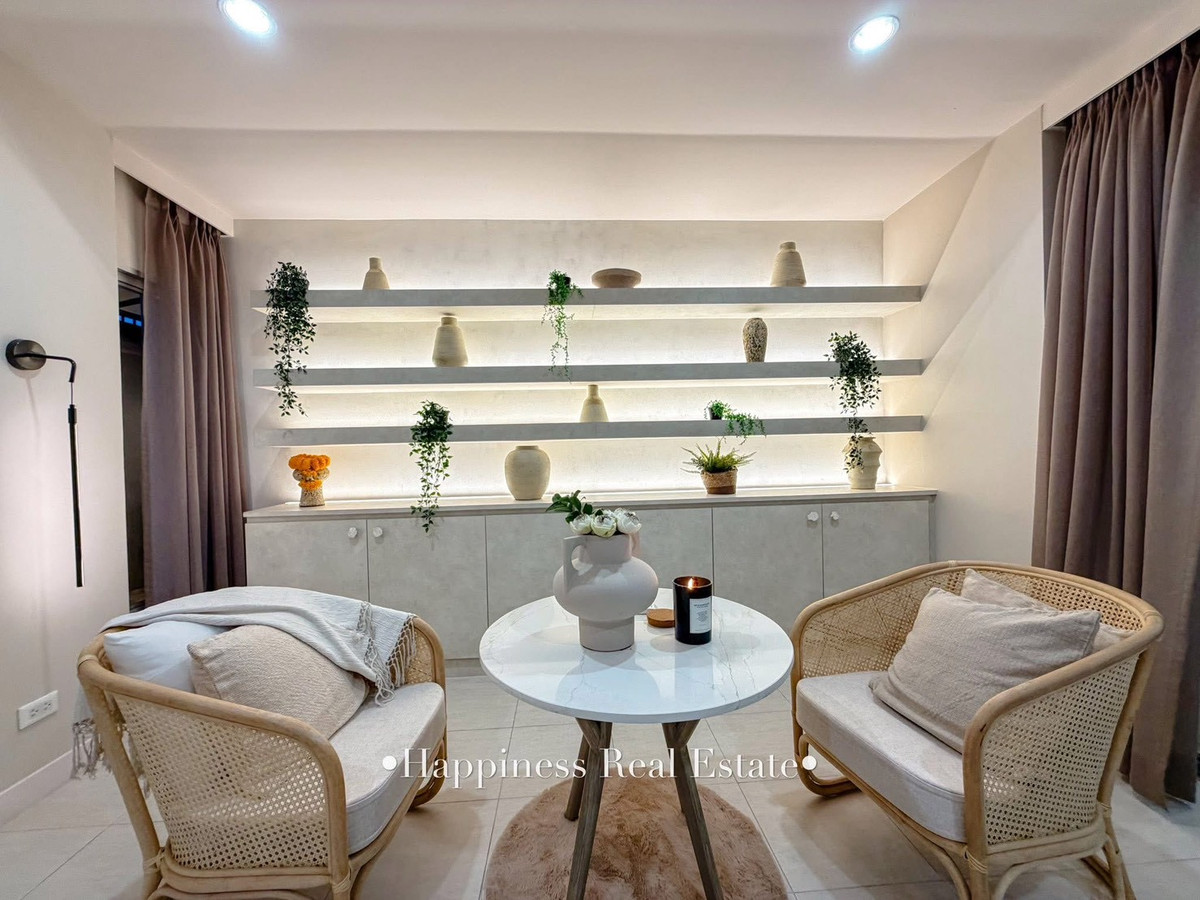 For SaleHousePattanakan, Srinakarin : ✨🌿 Live life next to the river view. But the location is very close to the city. Next to Phatthanakan intersection 🏡 15 minutes from Ekkamai-Thonglor