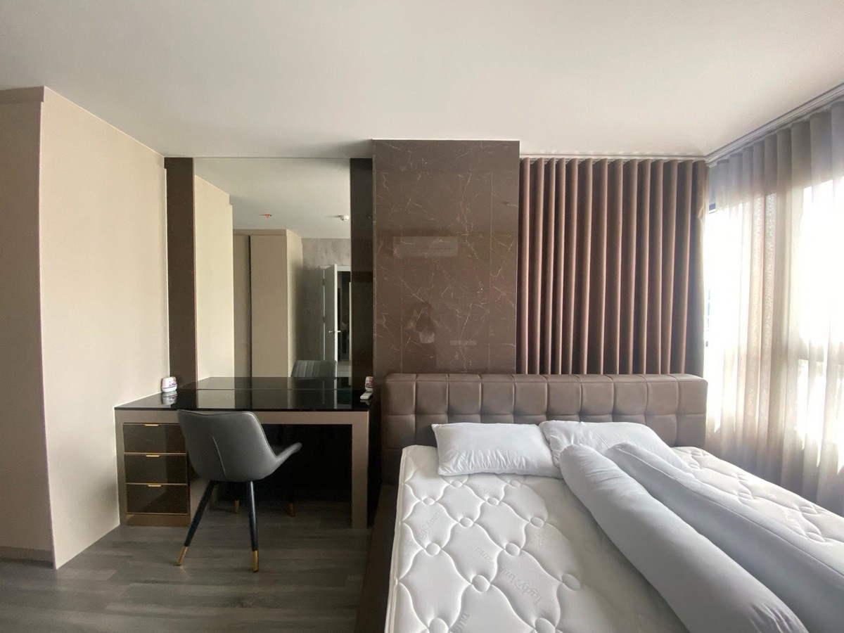 ขายคอนโดสยาม จุฬา สามย่าน : 📍 Ideo Chula–Samyan🛏 2 Bedrooms 2 Bathrooms 63 sq.m.✨ ขายพร้อมผู้เช่า (Tenanted Unit)💰 Price 12.3 MB — All InclusivePhat : 064-642-8664Nui : 094-624-2014