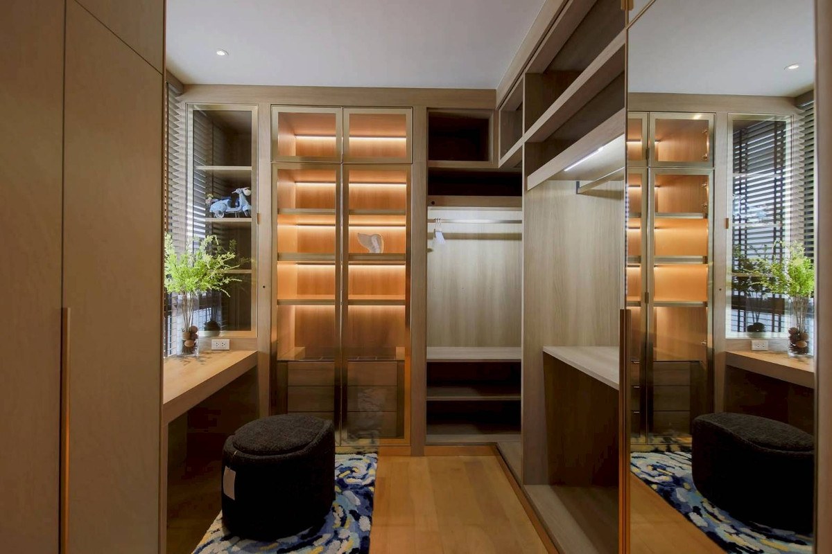 For RentHousePattanakan, Srinakarin : The Urban Reserve – Super Luxury 3-Storey Pool Villa in Krungthep Kreetha Area Please call: 062-496-6454