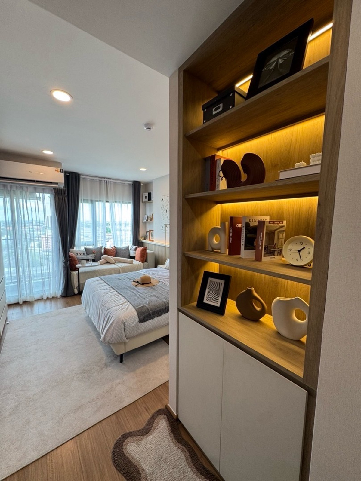 For SaleCondoRamkhamhaeng, Hua Mak : The Livin RamkhamhaengStudio 22 sq.m. price only 1.79 million baht.Phat: 064-642-8664Nui: 094-624-2014