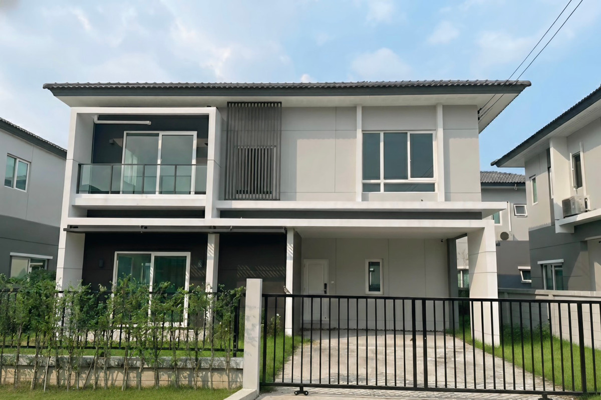 ขายบ้านลาดกระบัง สุวรรณภูมิ : ✨🏡 ไม่เคยเข้าอยู่! บ้านเดี่ยวใหม่เอี่ยมในราคามือสอง โครงการ Centro พระราม 9 - กรุงเทพกรีฑา