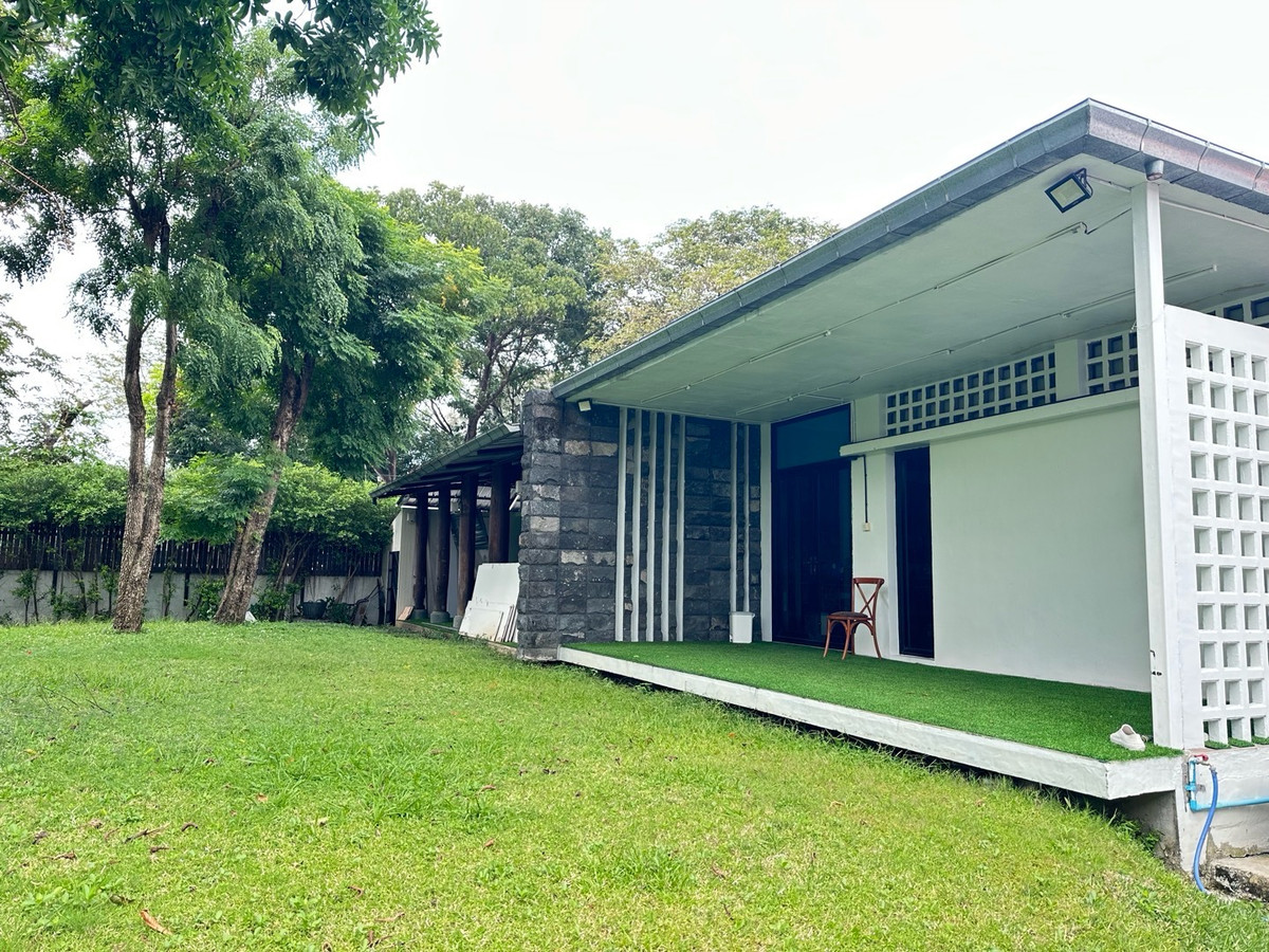 ให้เช่าสำนักงานเกษตร นวมินทร์ ลาดปลาเค้า : ให้เข่าที่ดินขนาด 300 ตารางวา ทำเลดี พร้อมสิ่งปลูกสร้างอาคารชั้นเดียวสามารถทำที่พักอาศัยออฟฟิศ ทำเลนวลจันทร์ 56 รามอินทรา และนวมินทร์ เข้าออกได้หลายทาง สภาพแวดล้อมเป็นโรงเรียนออฟฟิศสำนักงาน