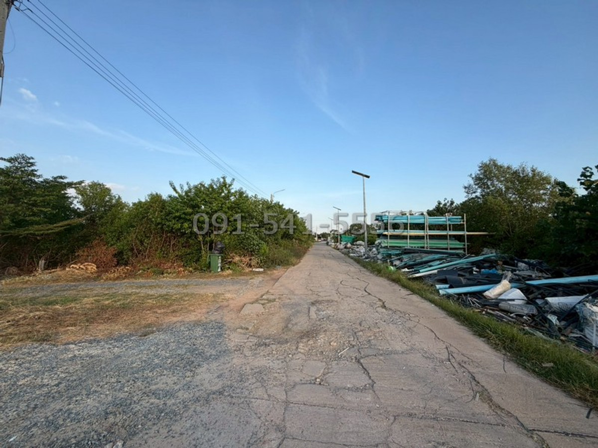 For SaleLandBangna, Bearing, Lasalle : Land for sale at Pracha Uthit 90, Soi Yim Yam, land size 3 rai, beautiful plot shape, near a square, next to the road on 3 sides, yellow city plan.