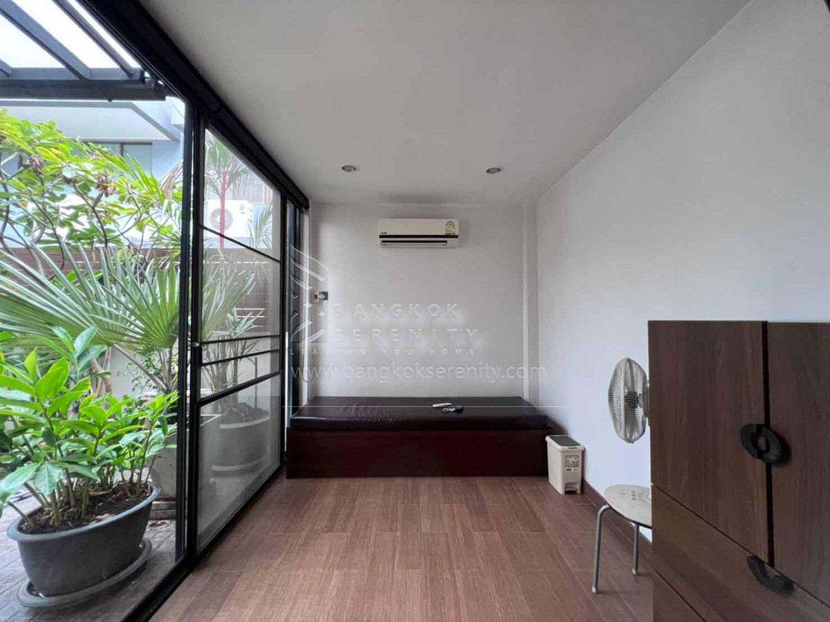 For RentHousePattanakan, Srinakarin : House for rent at Panya Pattanakarn