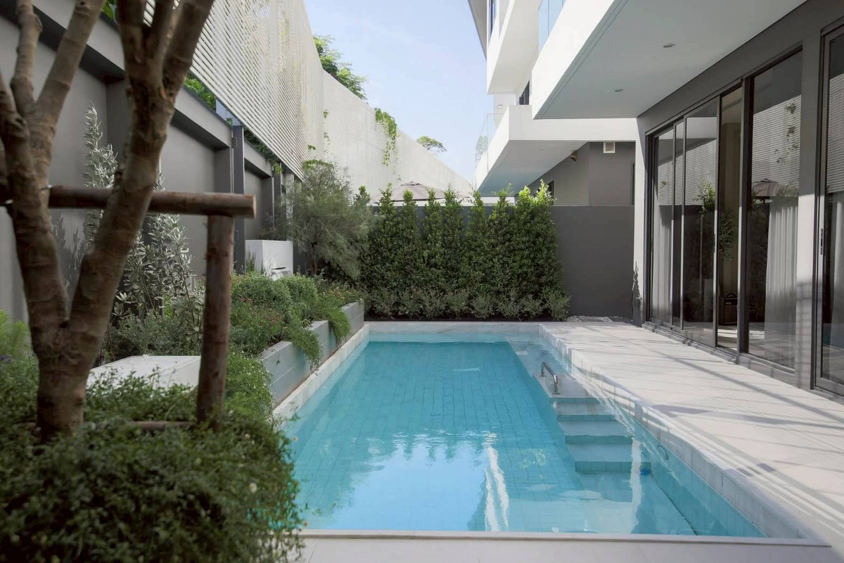 For RentHousePattanakan, Srinakarin : The Urban Reserve – Super Luxury 3-Storey Pool Villa in Krungthep Kreetha Area Please call: 062-496-6454