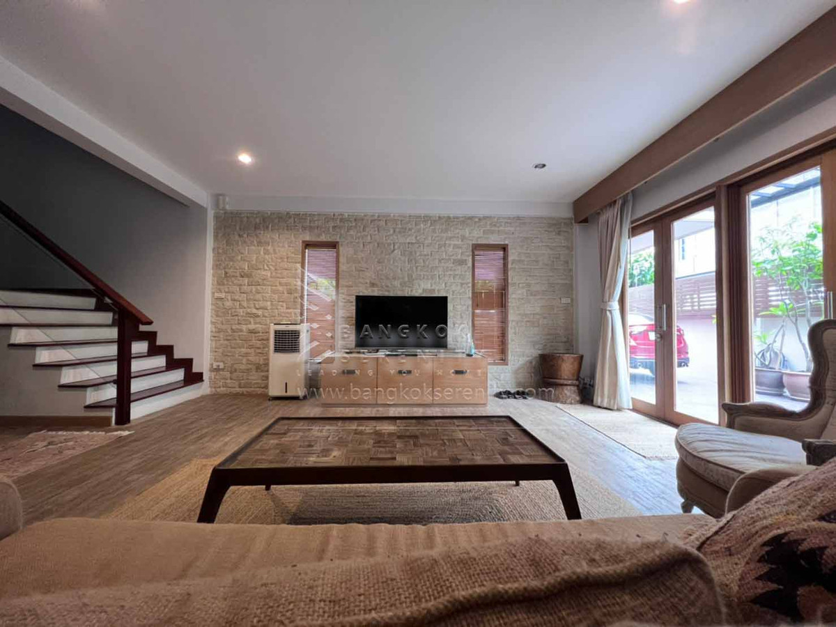 For RentHousePattanakan, Srinakarin : House for rent at Panya Pattanakarn