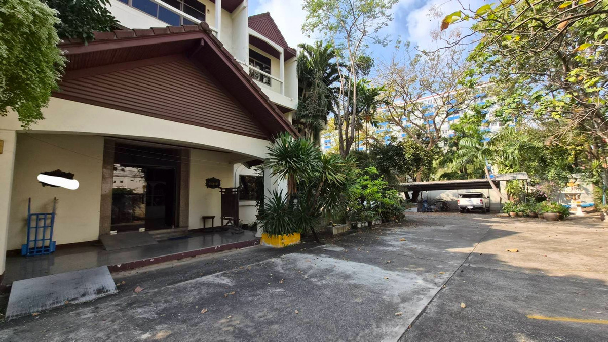 For SaleFactoryYothinpattana,CDC : Factory for sale with factory license 4, location along Ramindra Expressway • Lat Phrao 87 on 4 rai 1 ngan of land, usable area 5,750 square meters, you cant find a location like this anywhere else 📲 093-785-8898