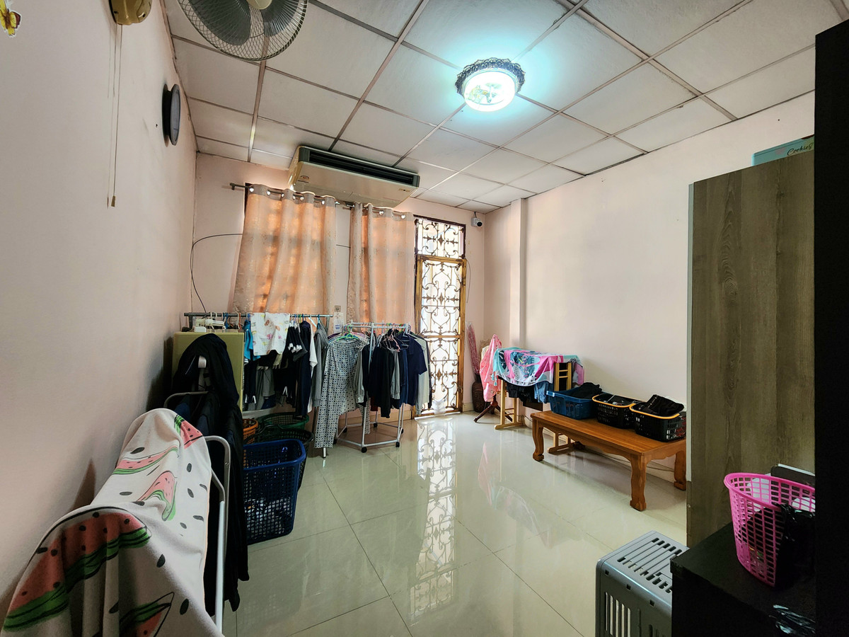 ขายทาวน์โฮมรัชดา ห้วยขวาง : 🏡 บ้านวัยเก๋า…คลาสสิก แข็งแรง ใจกลาง RATCHADA 18 Rare Item ที่หาแทบไม่ได้ในย่านห้วยขวาง