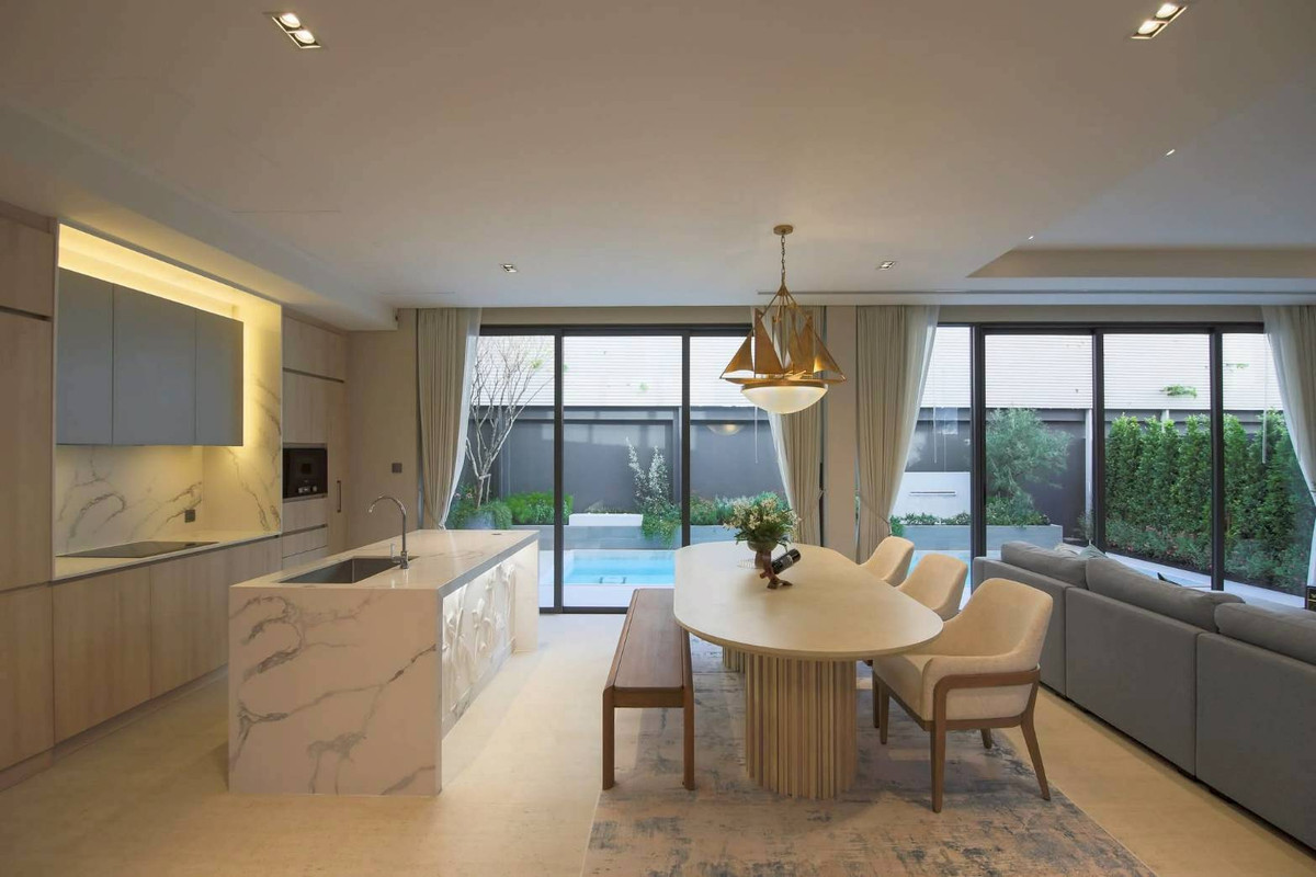 For RentHousePattanakan, Srinakarin : The Urban Reserve – Super Luxury 3-Storey Pool Villa in Krungthep Kreetha Area Please call: 062-496-6454