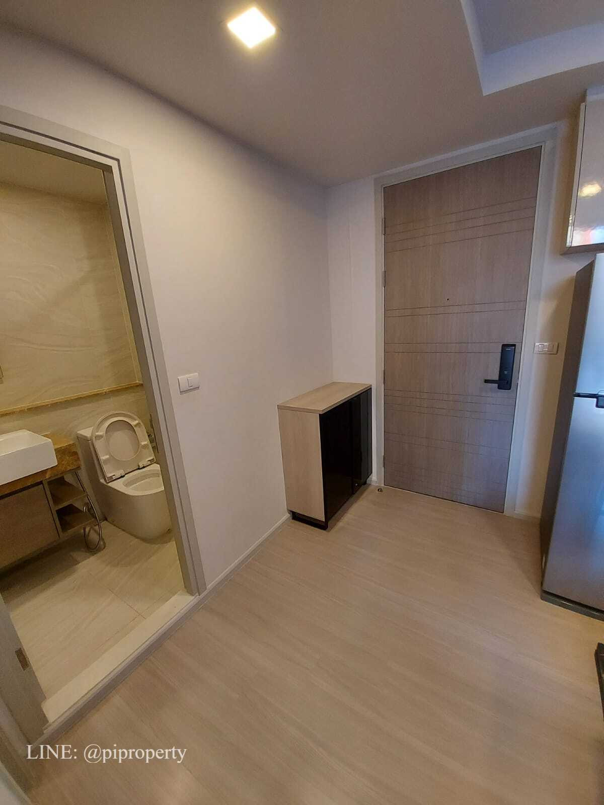 For RentCondoSukhumvit, Asoke, Thonglor : Fully furnished 2 Bedrooms units for rent in Quintara Treehaus Sukhumvit 42. Swimming pool view unit. Walkable to BTS Ekkamai.