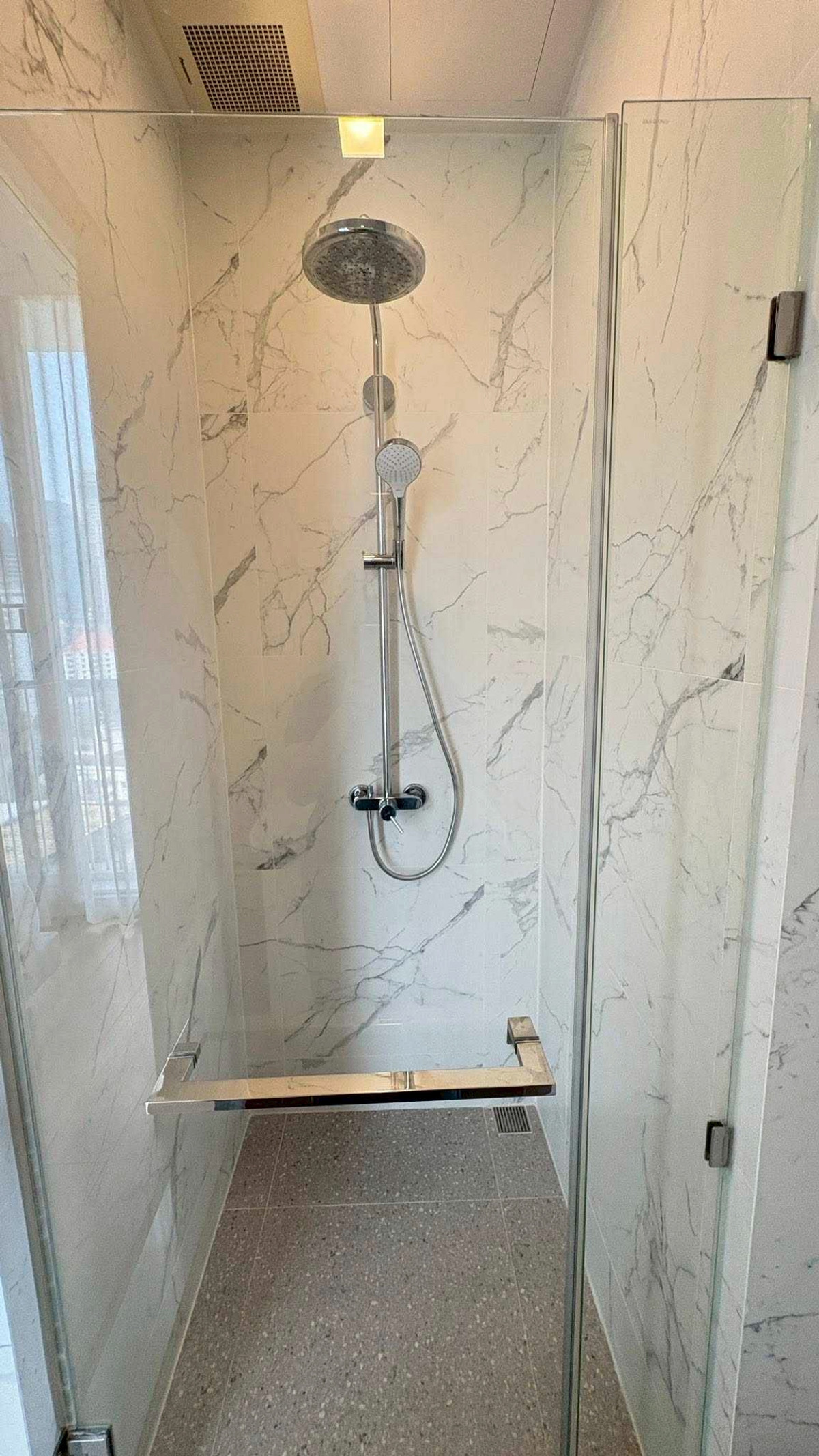 For RentCondoSukhumvit, Asoke, Thonglor : Park 24 Condo, convenient travel, close to BTS, there is a shuttle, beautiful room, fully furnished, ready to move in!!