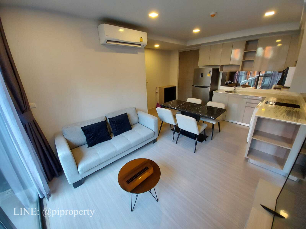 For RentCondoSukhumvit, Asoke, Thonglor : Fully furnished 2 Bedrooms units for rent in Quintara Treehaus Sukhumvit 42. Swimming pool view unit. Walkable to BTS Ekkamai.