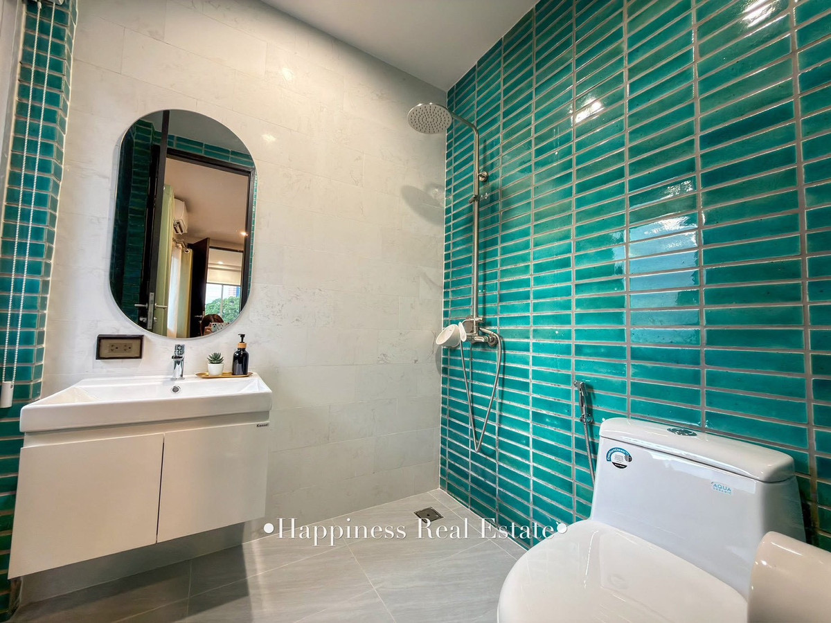 For SaleHousePattanakan, Srinakarin : ✨🌿 Live life next to the river view. But the location is very close to the city. Next to Phatthanakan intersection 🏡 15 minutes from Ekkamai-Thonglor