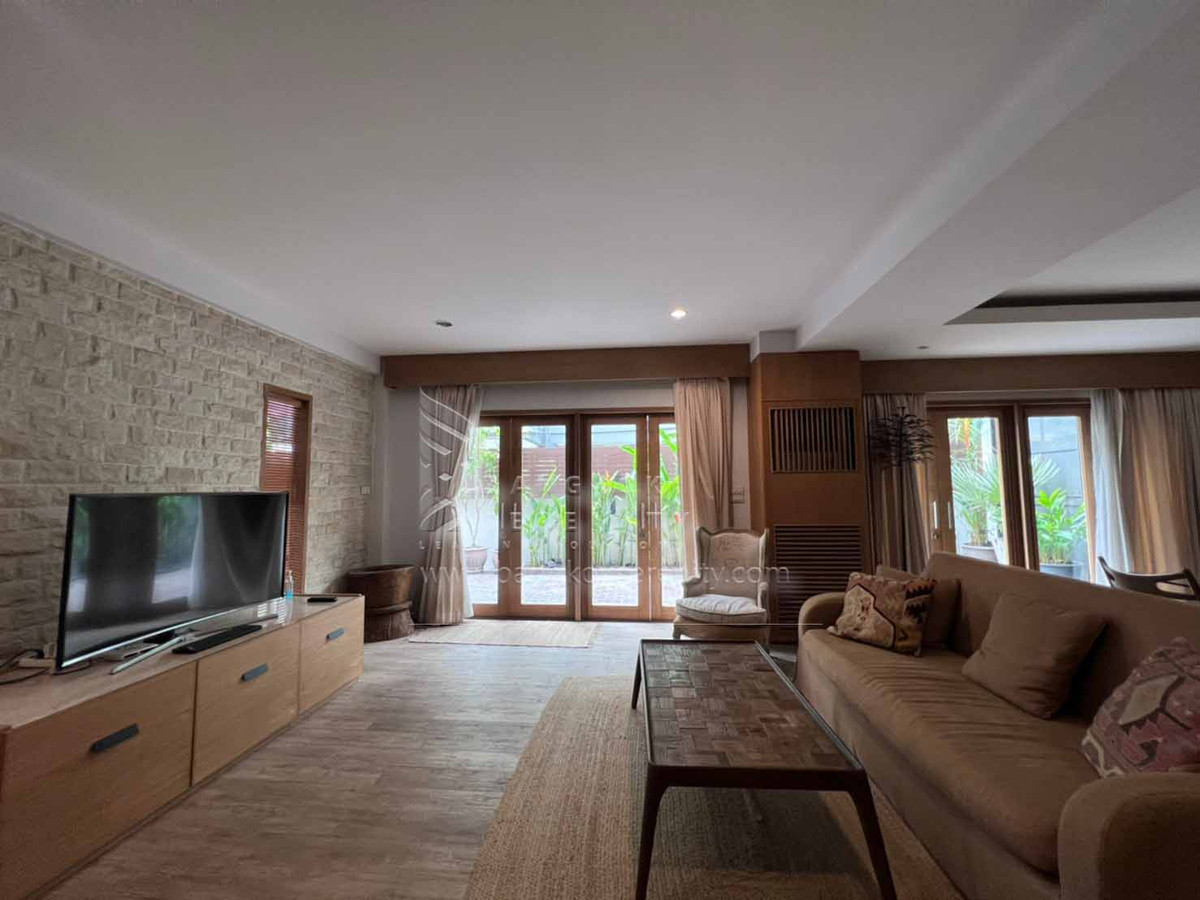 For RentHousePattanakan, Srinakarin : House for rent at Panya Pattanakarn