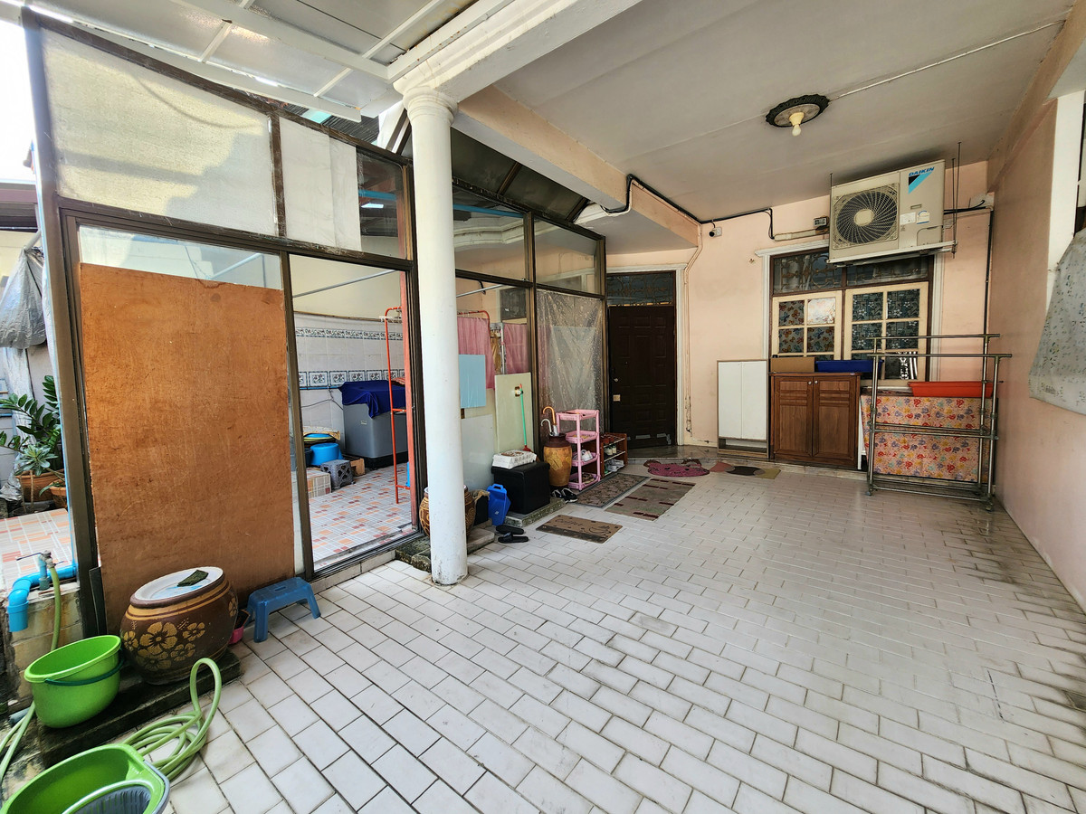 ขายทาวน์โฮมรัชดา ห้วยขวาง : 🏡 บ้านวัยเก๋า…คลาสสิก แข็งแรง ใจกลาง RATCHADA 18 Rare Item ที่หาแทบไม่ได้ในย่านห้วยขวาง